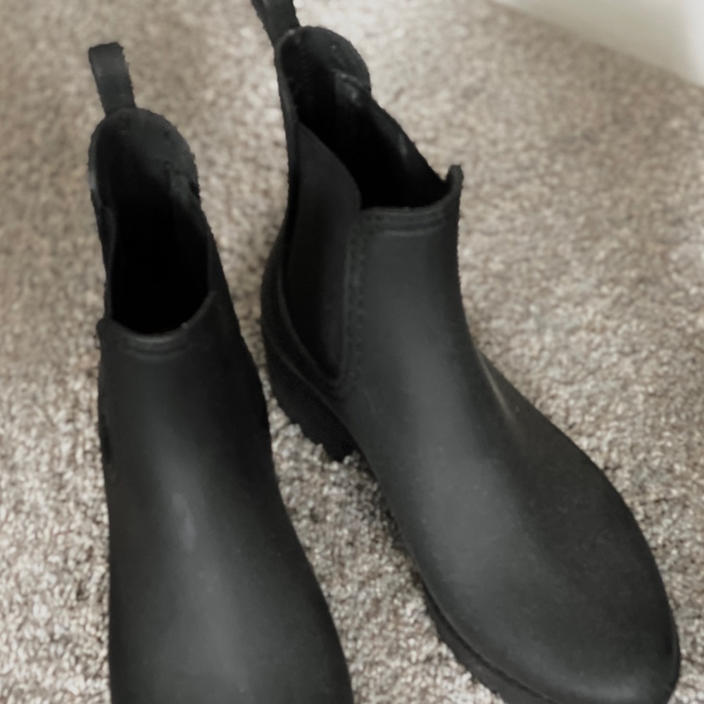 Chelsea booties - Picture 2 of 3